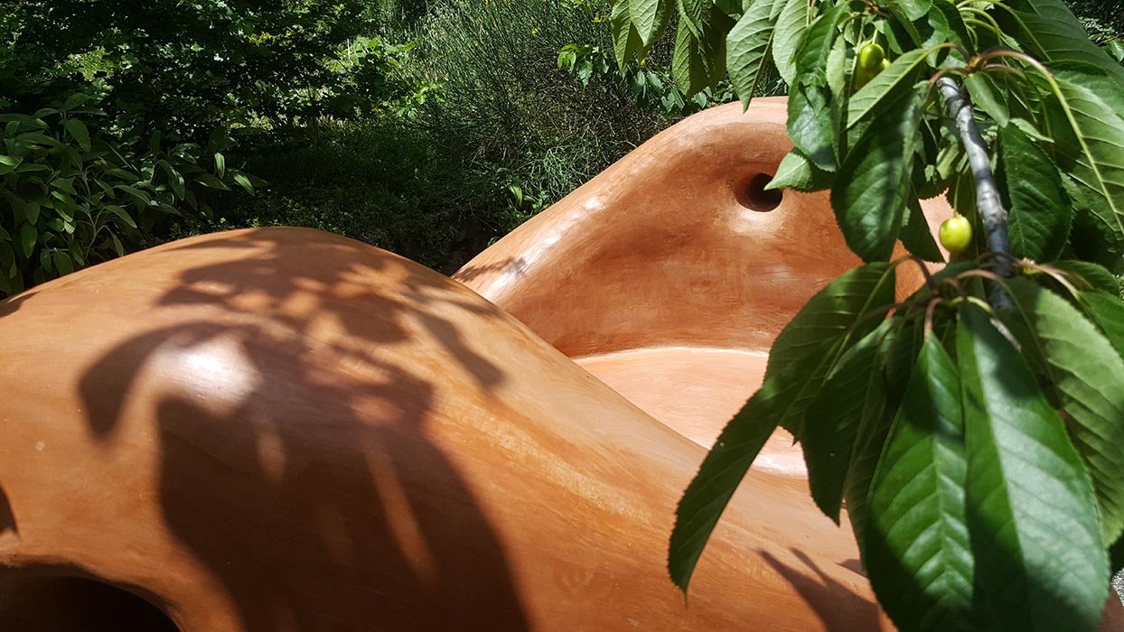 superadobe double bench plastered with cocciopesto technique