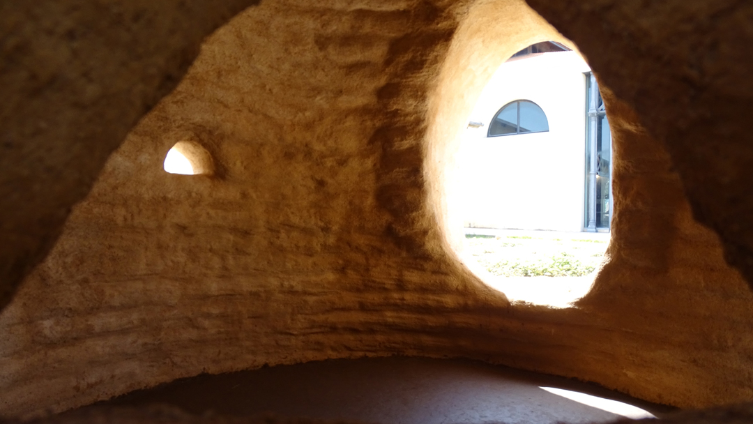 dome shape superadobe sculpture plastered with cocciopesto at Mare Memoria Viva Museum
