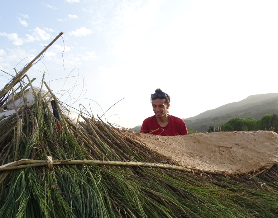  thatching an earth dome with broom workshop